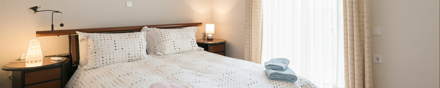 Bed Bedroom 2 in Comfy City Apartment FIL27 1500x300